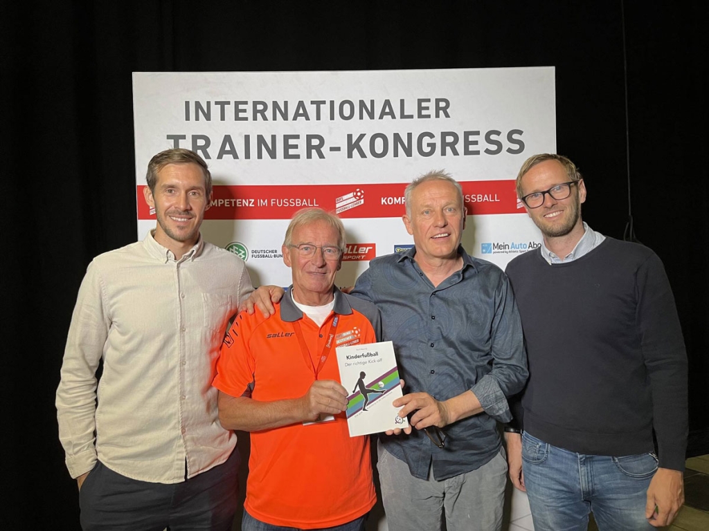 Issumer in prominenter Gesellschaft  - Fußball-Experten unter sich