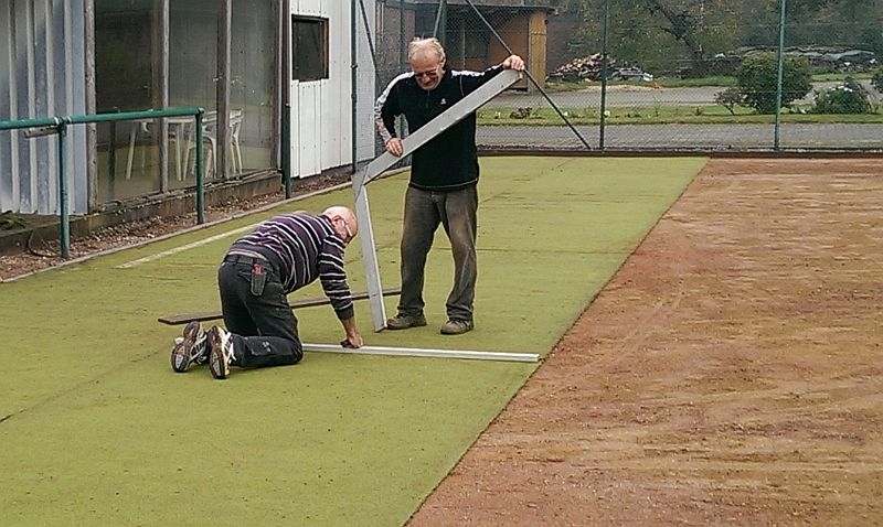 Umzug: Alter Kunstrasen dient jetzt Fußballschule