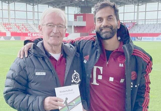 Rolf Mauritz stellt sein Buch im „Bayern-Campus“ vor